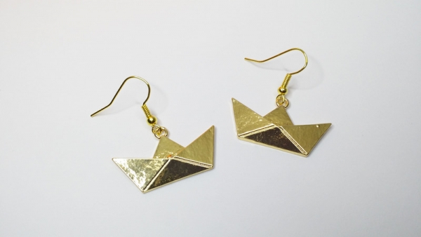 Papierschiffchen Ohrringe goldfarben Faltkunst